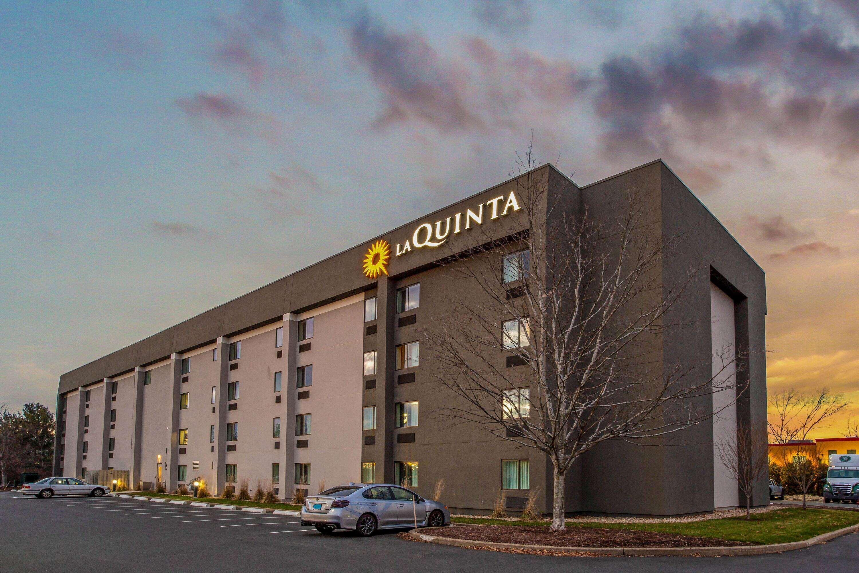 La Quinta By Wyndham Hartford Bradley Airport Hotel Windsor Locks Exterior photo